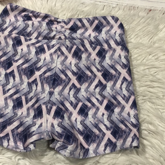 Wolven Threads Oasis Patterned Cross Front High Waisted Shorts - Picture 10 of 10